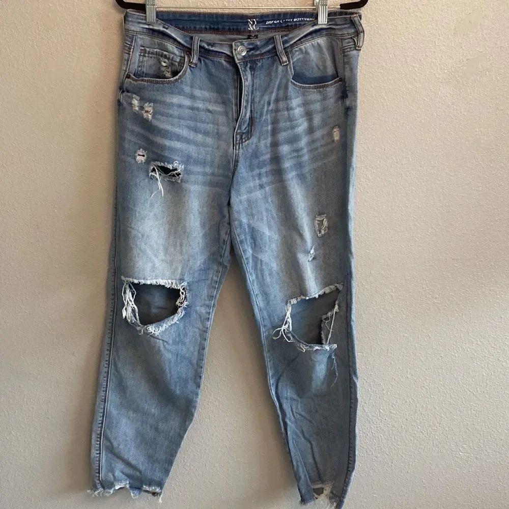 New York & Company- Cruvy High rise Boyfriend Distressed- medium wash- Size 14